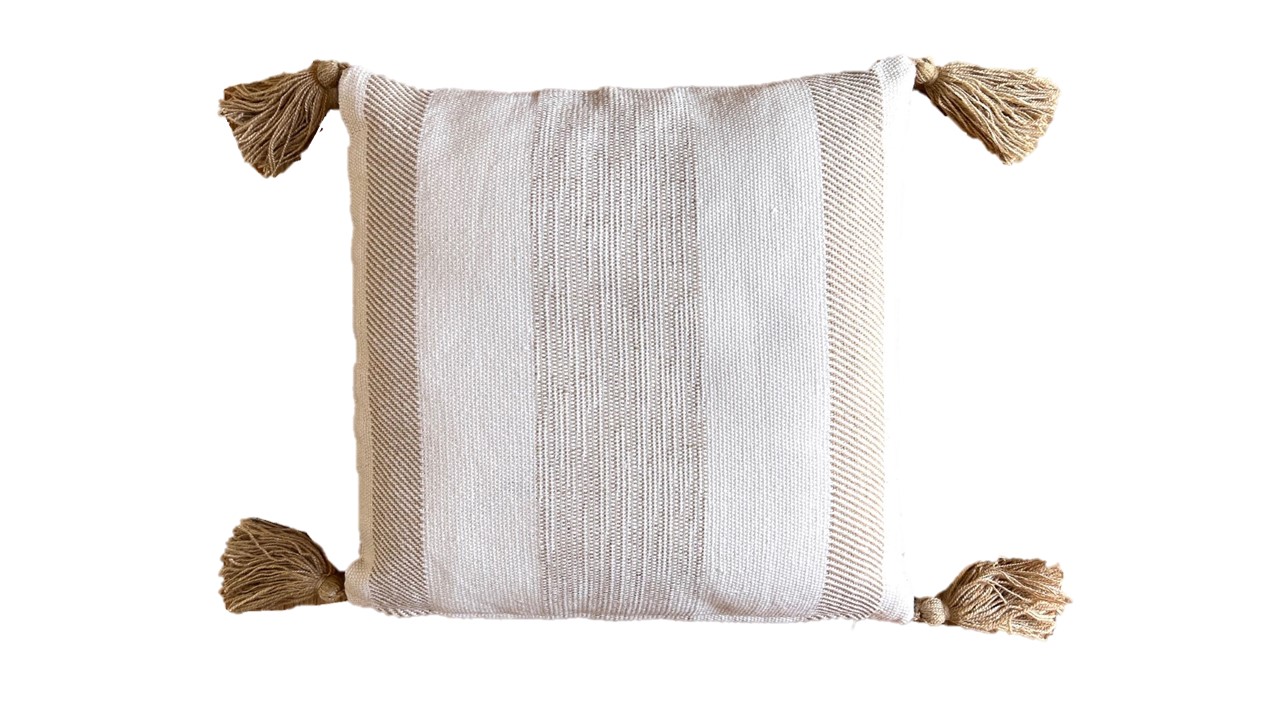 Yana-freigestellt Yana Cushion