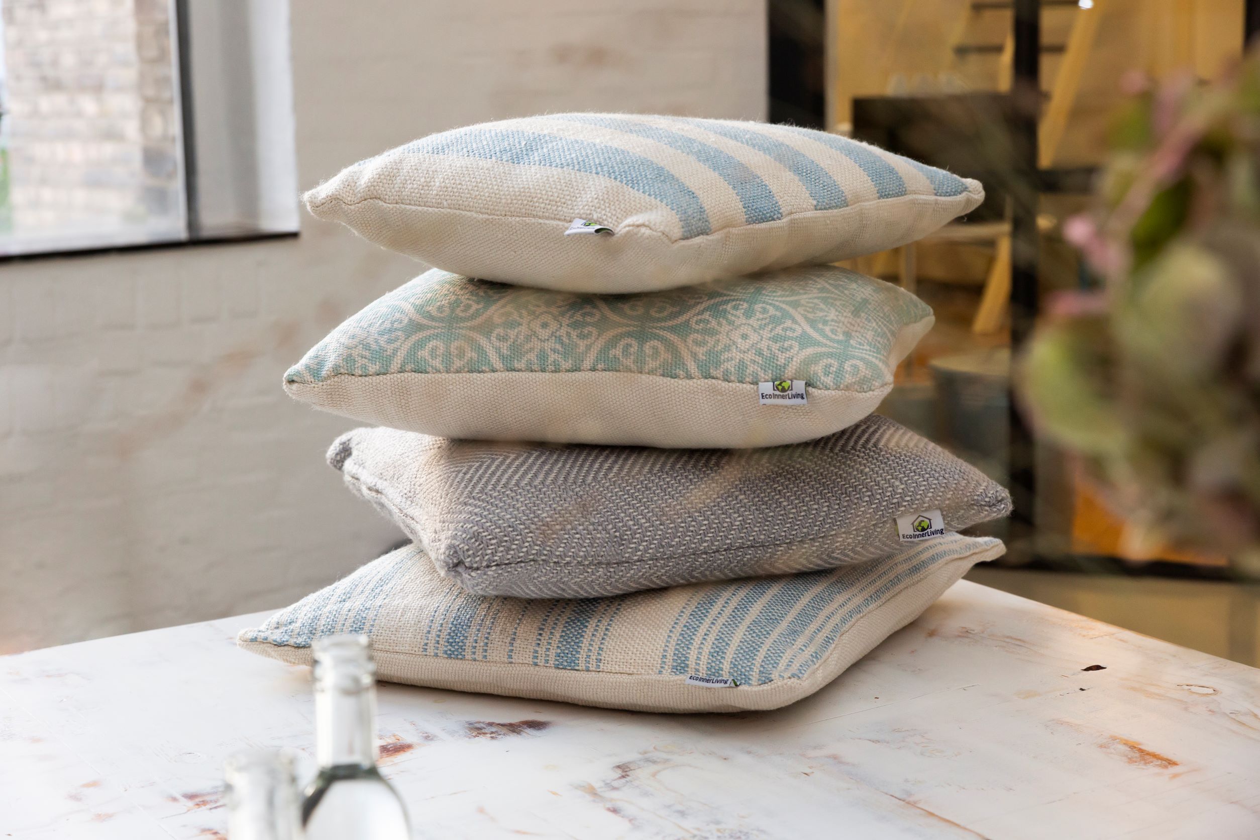 Stacked-cushions-final2SmuM1DrtYUqr
